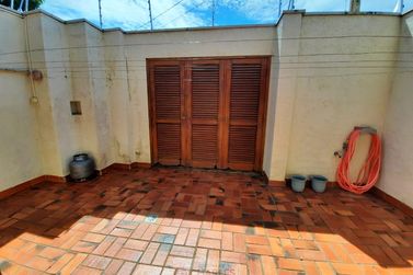 Casa &agrave; venda - 400m&sup2; - Centro
