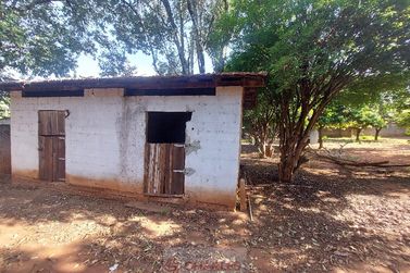 S&iacute;tio &agrave; venda - 345m&sup2; - Centro
