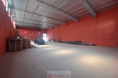 Sal&atilde;o Comercial para alugar - 604m&sup2; - Centro