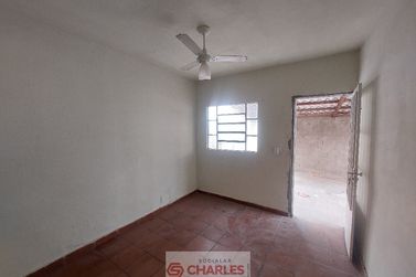 Terreno &agrave; venda - 84m&sup2; - Centro