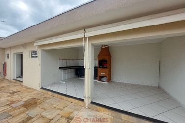 Casa para alugar - 340m&sup2; - Centro