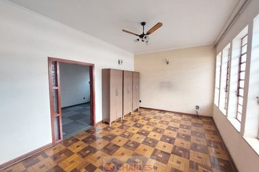 Casa &agrave; venda - 246m&sup2; - Centro