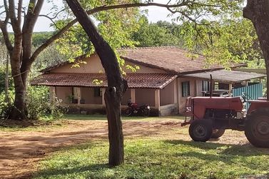 S&iacute;tio &agrave; venda - 10m&sup2; - Centro