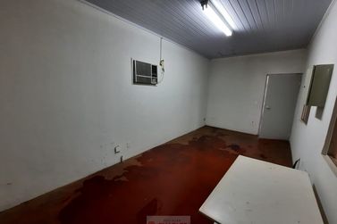 Sal&atilde;o Comercial para alugar - 777m&sup2; - Centro