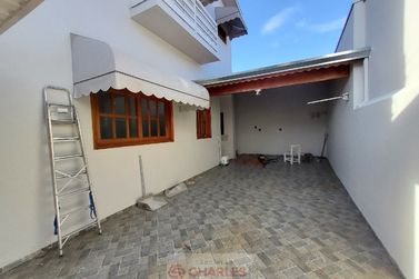 Casa para alugar - 200m&sup2; - Centro