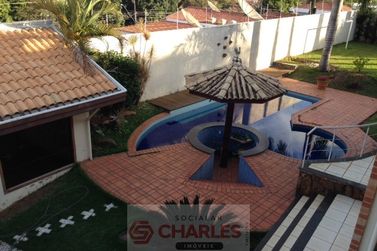 Casa &agrave; venda - 800m&sup2; - Centro