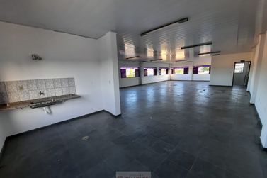 Sal&atilde;o Comercial para alugar - 100m&sup2; - Centro