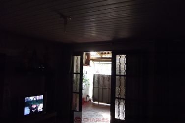 Casa &agrave; venda - 100m&sup2; - Centro