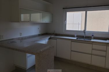 Casa &agrave; venda - 234m&sup2; - Centro