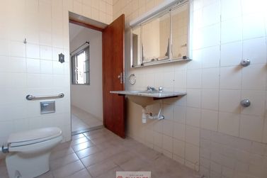 Casa &agrave; venda - 256m&sup2; - Centro