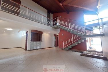 Casa para alugar - 360m&sup2; - Centro