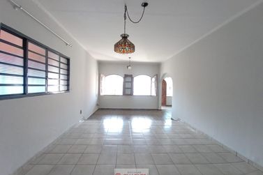 Casa &agrave; venda - 256m&sup2; - Centro