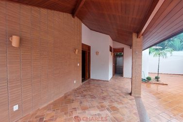 Casa para alugar - 360m&sup2; - Centro