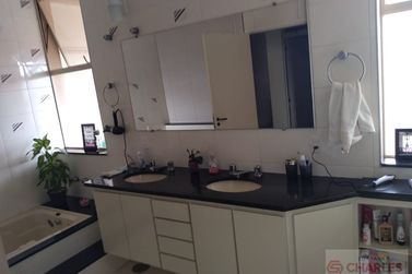 Casa &agrave; venda - 438m&sup2; - Centro