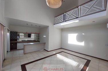Casa &agrave; venda - 350m&sup2; - Centro