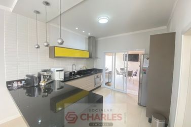 Casa &agrave; venda - 220m&sup2; - Centro