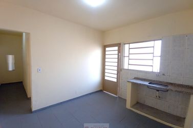 Casa para alugar - 70m&sup2; - Centro