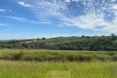 S&iacute;tio &agrave; venda - 640m&sup2; - Centro