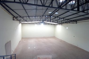 Sal&atilde;o Comercial para alugar - 300m&sup2; - Centro