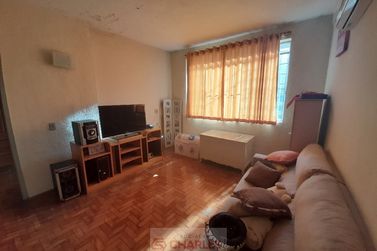 Casa &agrave; venda - 230m&sup2; - Centro