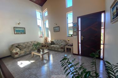 Casa &agrave; venda - 325m&sup2; - Centro