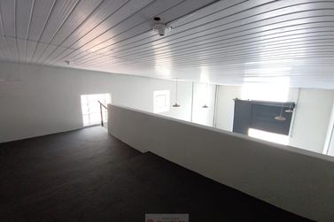 Sal&atilde;o Comercial para alugar - 190m&sup2; - Centro