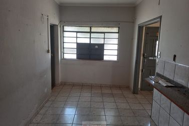 Casa para alugar - 10m&sup2; - Centro