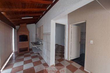 Casa para alugar - 240m&sup2; - Centro