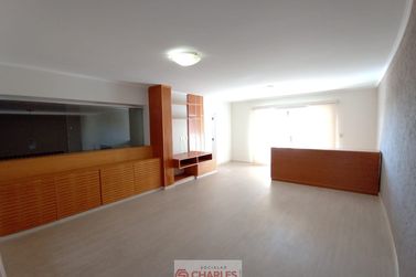 Casa &agrave; venda - 600m&sup2; - Centro