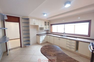 Casa para alugar - 360m&sup2; - Centro