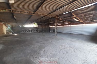 Sal&atilde;o Comercial para alugar - 300m&sup2; - Centro