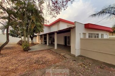 Casa para alugar - 444m&sup2; - Centro