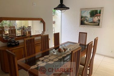 Casa &agrave; venda - 220m&sup2; - Centro