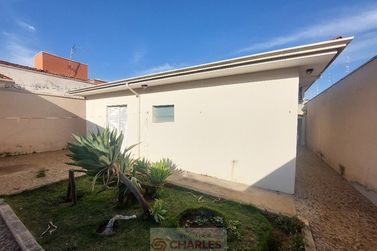 Casa &agrave; venda - 200m&sup2; - Centro