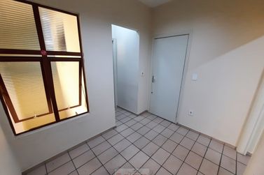Sal&atilde;o Comercial para alugar - 45m&sup2; - Centro