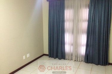 Casa &agrave; venda - 800m&sup2; - Centro