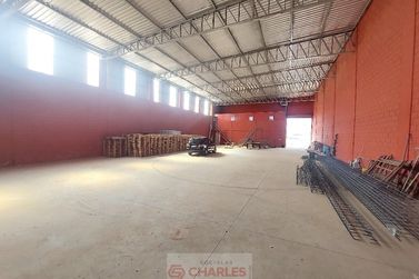 Sal&atilde;o Comercial para alugar - 604m&sup2; - Centro
