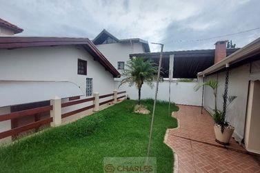 Casa &agrave; venda - 240m&sup2; - Centro