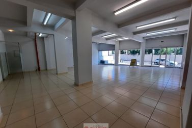 Sal&atilde;o Comercial &agrave; venda - 180m&sup2; - Centro