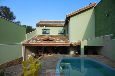 Casa &agrave; venda - 250m&sup2; - Centro