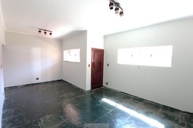 Casa para alugar - 130m&sup2; - Centro