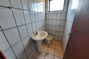 Sal&atilde;o Comercial para alugar - 160m&sup2; - Centro