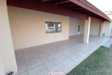 Casa &agrave; venda - 200m&sup2; - Centro