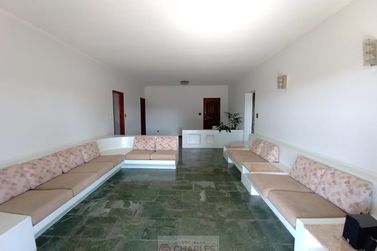 Casa para alugar - 360m&sup2; - Centro