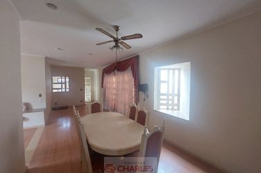 Casa para alugar - 231m&sup2; - Centro