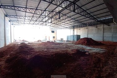 Sal&atilde;o Comercial para alugar - 944m&sup2; - Centro