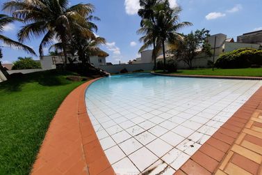 Casa para alugar - 10m&sup2; - Centro