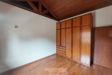 Casa para alugar - 360m&sup2; - Centro