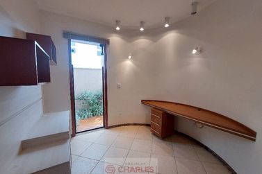 Casa para alugar - 360m&sup2; - Centro