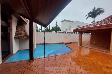 Casa para alugar - 360m&sup2; - Centro